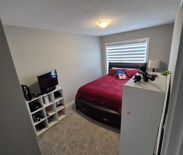 For Lease - 886 Robert Ferrie Drive, Kitchener, Ontario - Photo 6