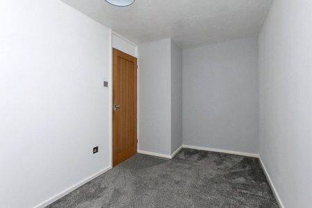3 bedroom end of terrace house to rent - Photo 3