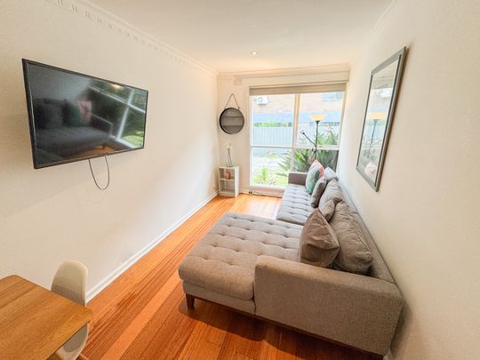 PREMIERE LOCATION FIVE BEDROOM HOUSE - Photo 1