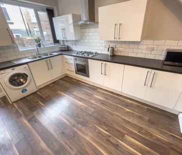 6 bedroom terraced house to rent - Photo 4