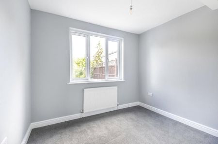 3 bedroom semi-detached house to rent - Photo 3