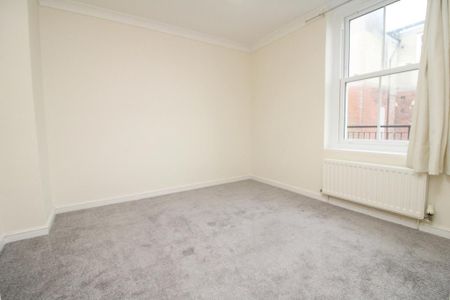 3 bedroom apartment to rent - Photo 4