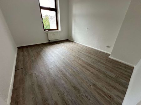 Neue EBK mögl. ! *** 1. OG - hochwertiges Laminat und West-Balkon ! - Photo 4