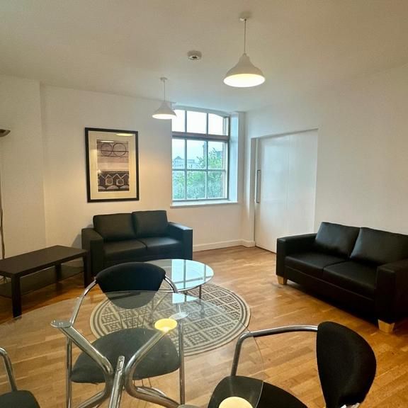 2 bedroom flat to rent - Photo 1