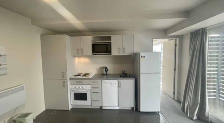 Views Over the City - Furnished 1 bedroom Apartment - Photo 4