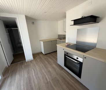 Location Appartement 2 pièces 45m² MESLAY DU MAINE 53170 - Photo 2