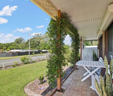 Spacious Burnside Family Home with Huge Shed - Walk to Schools! - Photo 3