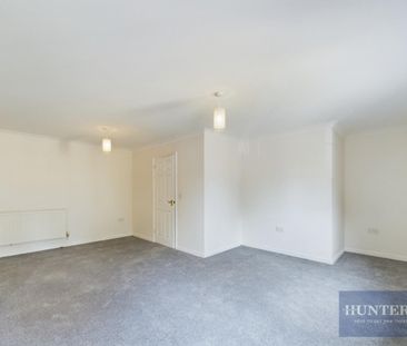 2 bedroom Flat To Let - Photo 1