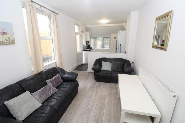 5 bedroom house to rent - Photo 1