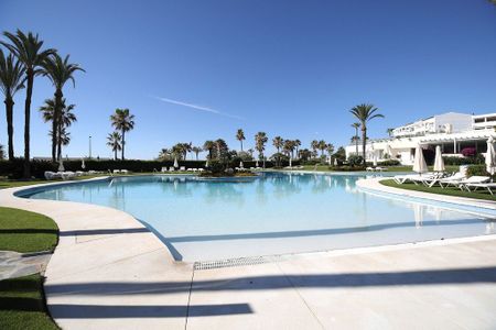 Luxury Apartment for rent in Puerto Banus, Andalusia - Photo 2