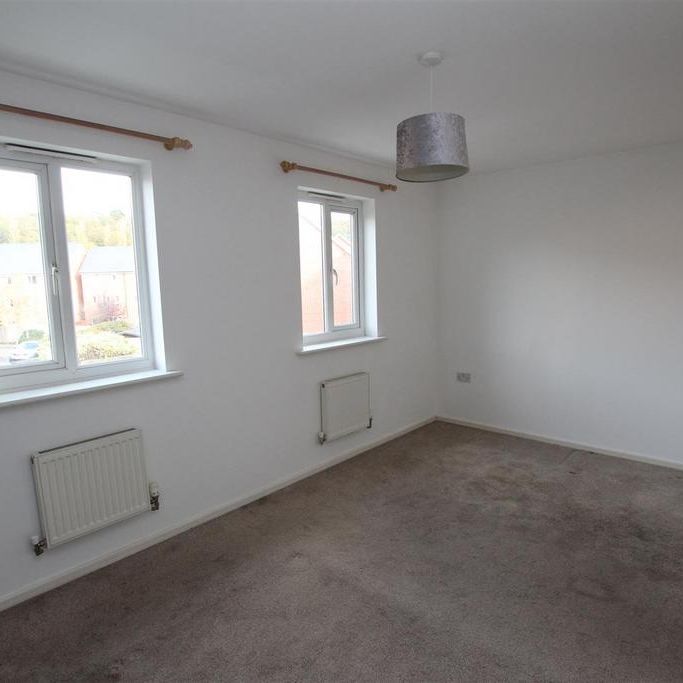 4 bedroom mews to rent - Photo 1