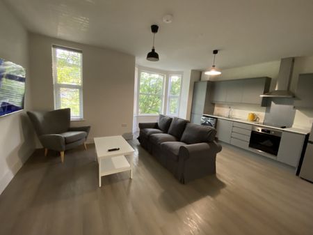 4 bed Apartment for Rent - Photo 3