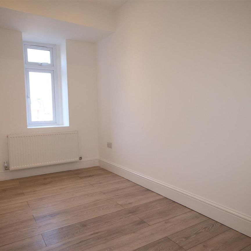 2 bedroom Apartment to let - Photo 1