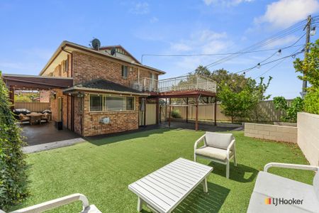 Spacious, Stylishly Updated Family Home with Exceptional Outdoor Space - Photo 5