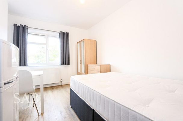 1 bedroom in a house share to rent - Photo 1