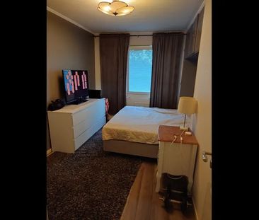 Västra Bangatan, Märsta - Photo 1