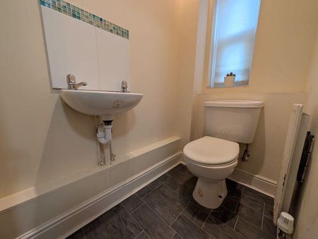 6 bedroom terraced house to rent - Photo 5