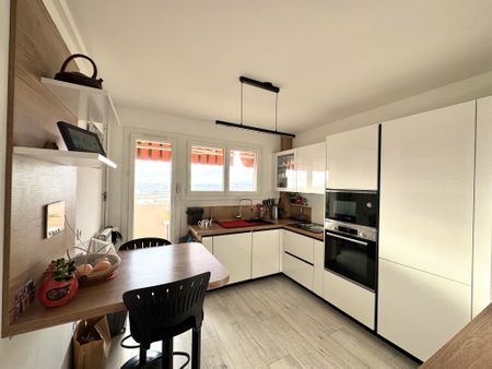 Location Appartement 4 pièces 93m² TOULON 83000 - Photo 5