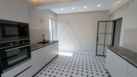 Închiriază Apartament 4 camere Trei Stejari - Fotografie 3