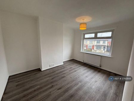 3 bedroom detached house to rent - Photo 5