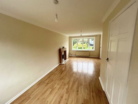 3 bedroom house to rent Belvoir Close, Ilkeston, Derbyshire, DE7 - Photo 2