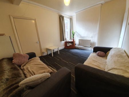 8 Bed Student Accommodation - Photo 5