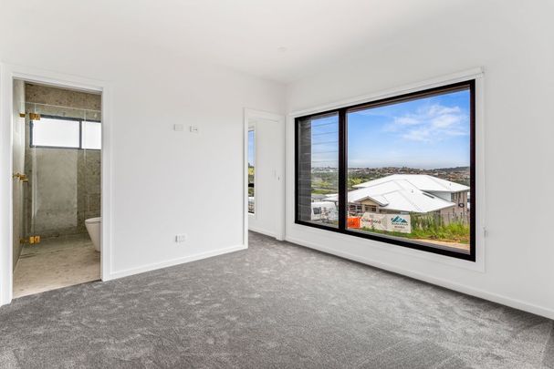 Near New 4 Bedroom Townhouse - Photo 1