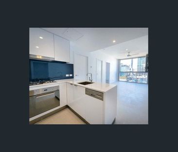 Modern High-Rise Apartment in Valley's Prime Location - Photo 5