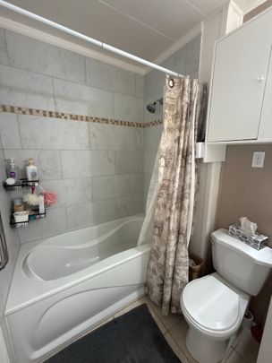 For Lease - 258 Elizabeth Street, Midland, Ontario - Photo 1