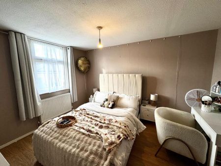 3 bedroom terraced house to rent - Photo 4