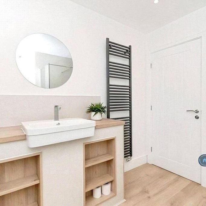 1 bedroom in a house share to rent - Photo 1