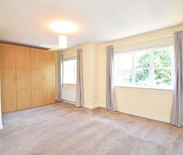 4 bedroom semi-detached house to rent - Photo 3