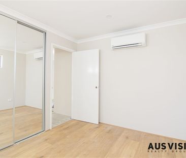 $750/w Furnished Double-Storey Townhouse in Prime Beechboro Location! - Photo 2