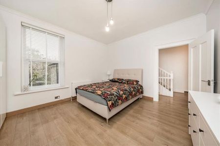 4 bedroom flat to rent - Photo 2