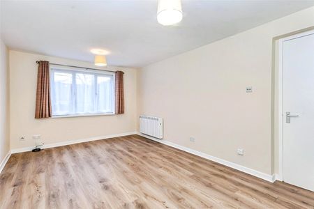 Romana Court, Sidney Road, Staines-upon-Thames, Surrey, TW18 4QJ - Photo 2