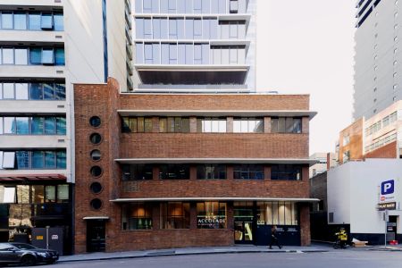 7 Bedroom Apartment Silver - Photo 3