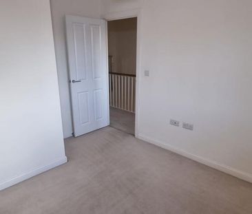 2 bedroom semi-detached house to rent - Photo 5