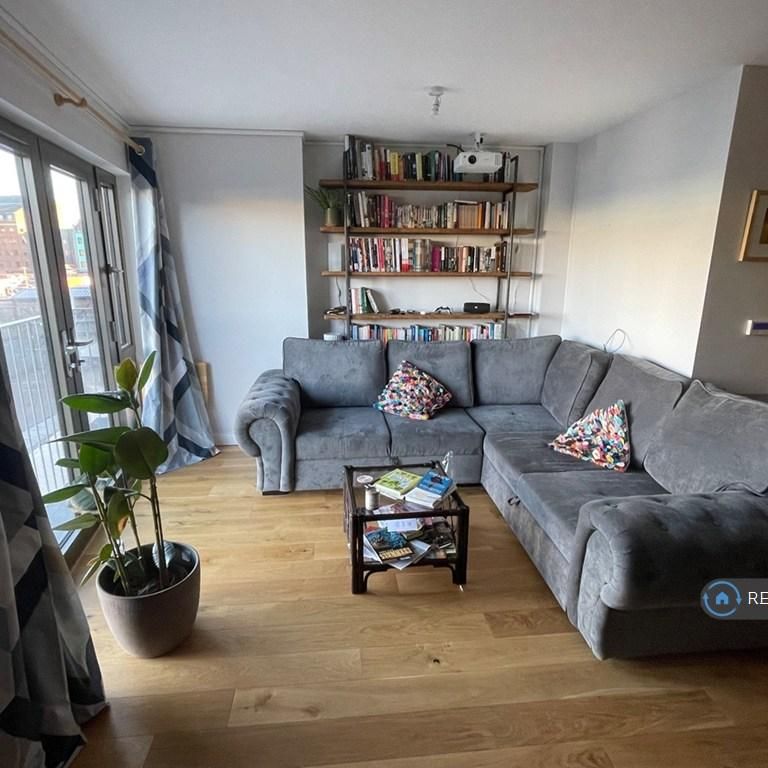 2 bedroom flat to rent - Photo 1