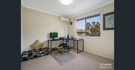 SPACIOUS & UPSCALE 3-BED TOWNHOUSE IN RUNCORN 6-month lease - Photo 3