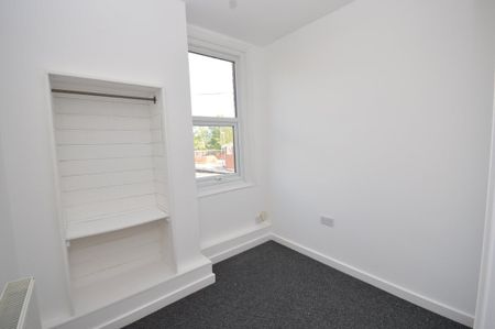 2 bedroom house - Photo 2