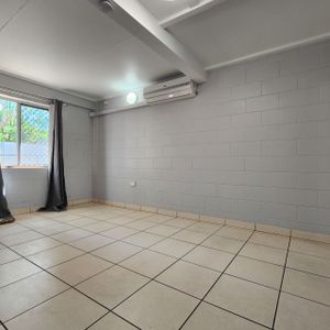 Newly Renovated Bedsitter – Perfect for Simple Living! - Photo 2