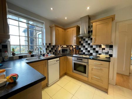 3 bedroom flat to rent - Photo 5