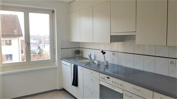 HELLE UND GERÄUMIGE WOHNUNG SUCHT NEUEN MIETER! - Photo 1