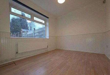 Radnor Green, West Bromwich, B71 - Photo 2