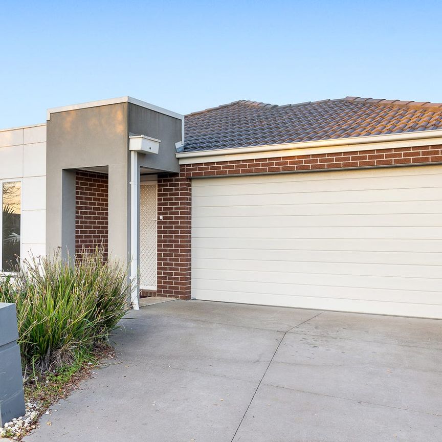 Charming Family Home in Alamanda K-9 College School Zone - Photo 1