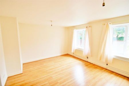 3 bedroom flat to rent - Photo 3