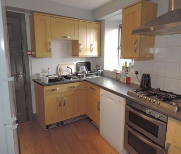 1 bedroom in a house share to rent - Photo 4