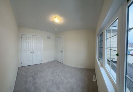 For Lease - 59 Mountainside Crescent, Whitby, Ontario - Photo 3