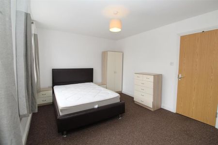 6 bedroom house to rent - Photo 3