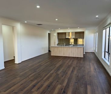Very Spacious Family Home in Riverwalk Estate - Photo 5